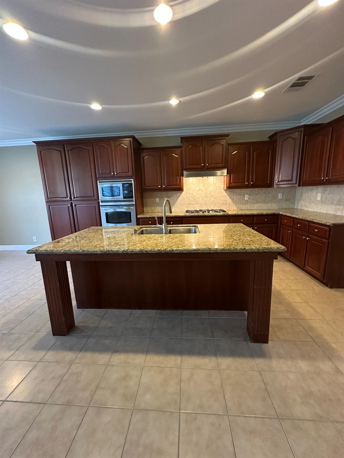 1105 North Perry Avenue Clovis, CA 93611 - Photo 8 of 26