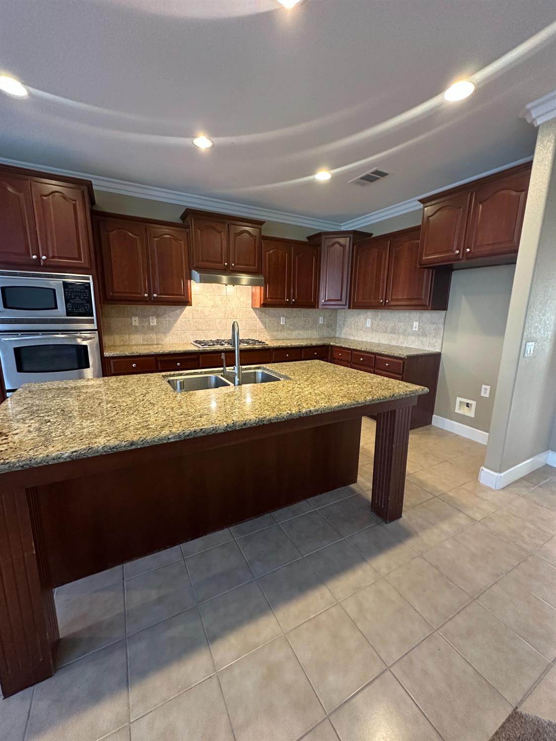 1105 North Perry Avenue Clovis, CA 93611 - Photo 9 of 26