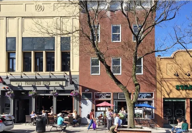 $2,400 | 46 Voorhis Avenue, Unit 3, Nyack, NY 10960