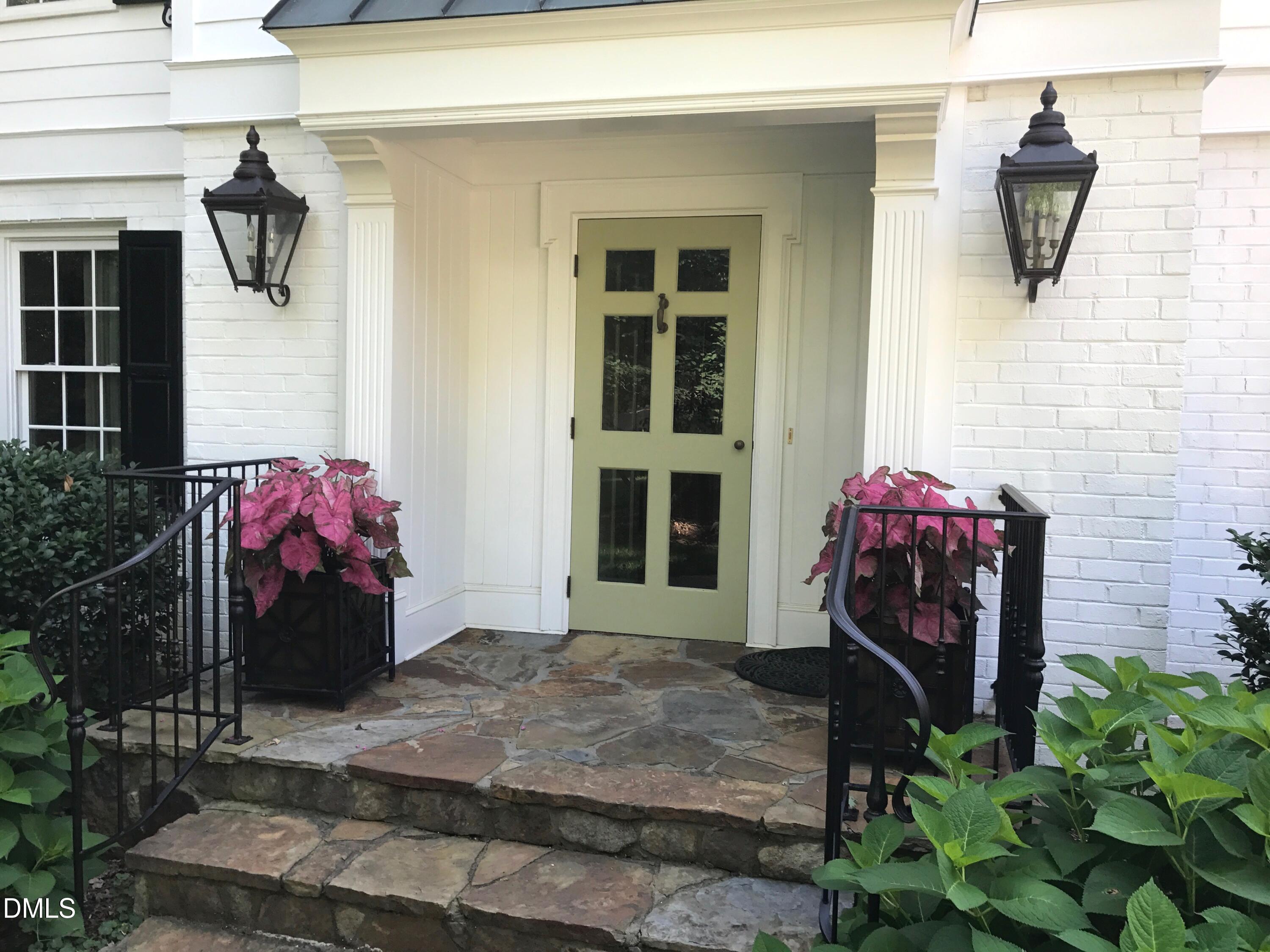Wheeler front door flowers 2 IMG_0546 (2