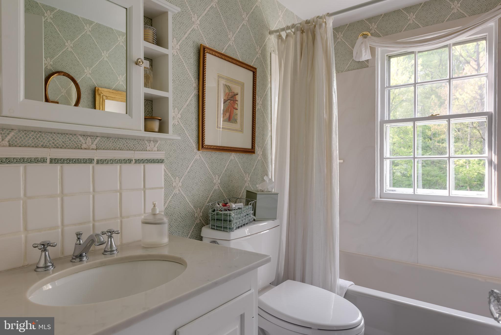 555 Hollow Road Wayne, PA 19087 - Photo 22 of 43 Full Bath (Middle Level)