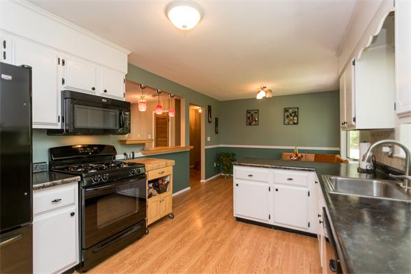 22 Patriot Road Burlington, MA 01803 - Photo 4 of 15 Gallery Image 4