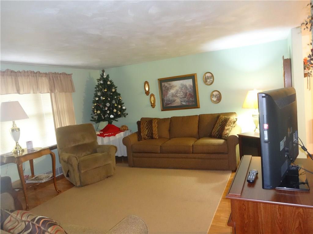 130 Spring Street Yukon, PA 15698 - Photo 2 of 12 Livingroom