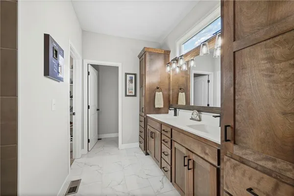 $569,000 | 814 Northwest Hickory Ridge Drive, Grain Valley, MO 64029