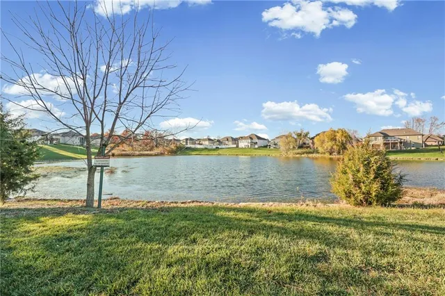 $600,000 | 814 Northwest Hickory Ridge Drive, Grain Valley, MO 64029