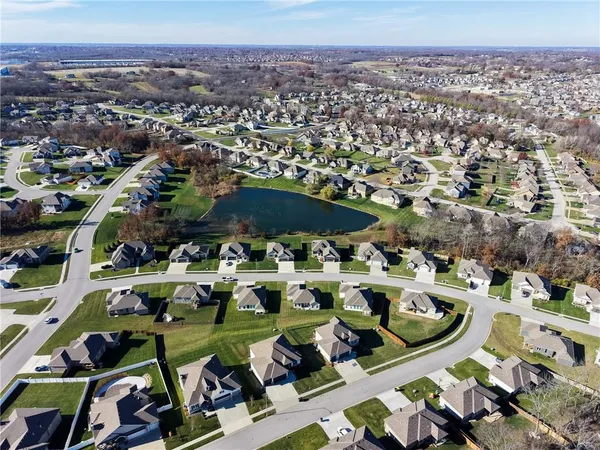 $569,000 | 814 Northwest Hickory Ridge Drive, Grain Valley, MO 64029
