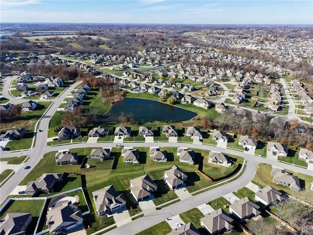 $600,000 | 814 Northwest Hickory Ridge Drive, Grain Valley, MO 64029