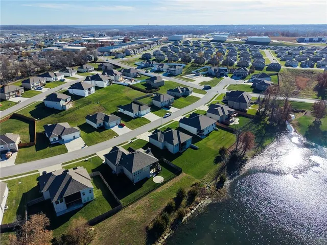 $600,000 | 814 Northwest Hickory Ridge Drive, Grain Valley, MO 64029