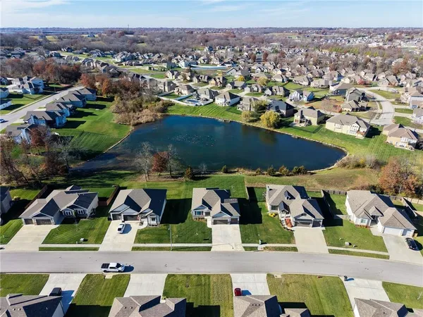 $569,000 | 814 Northwest Hickory Ridge Drive, Grain Valley, MO 64029