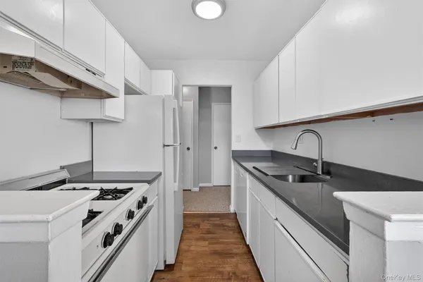 $200,000 | 5 Sadore Lane, Unit 3H, Yonkers, NY 10710