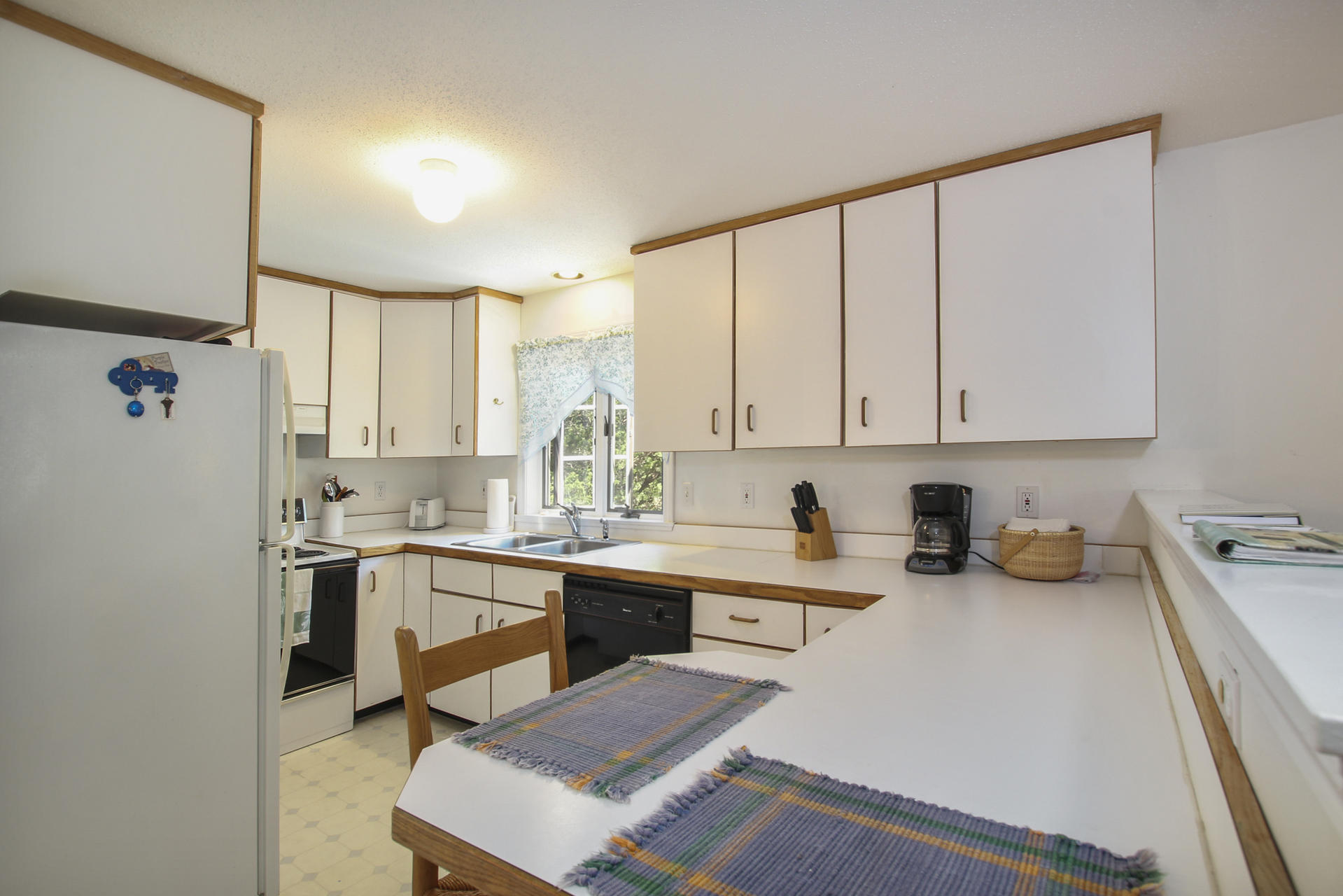 25 Log Cabin Road Eastham, MA 02642 - Photo 4 of 20 Bright kitchen