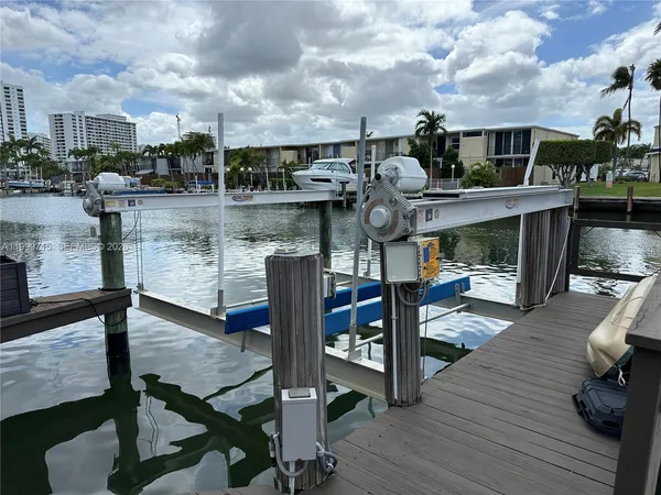 $4,800 | 925 Northeast 26th Avenue, Unit 925, Hallandale Beach, FL 33009