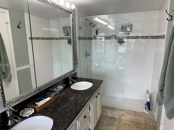 $4,800 | 925 Northeast 26th Avenue, Unit 925, Hallandale Beach, FL 33009