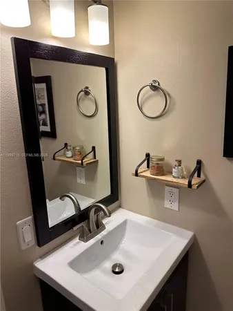 $4,800 | 925 Northeast 26th Avenue, Unit 925, Hallandale Beach, FL 33009