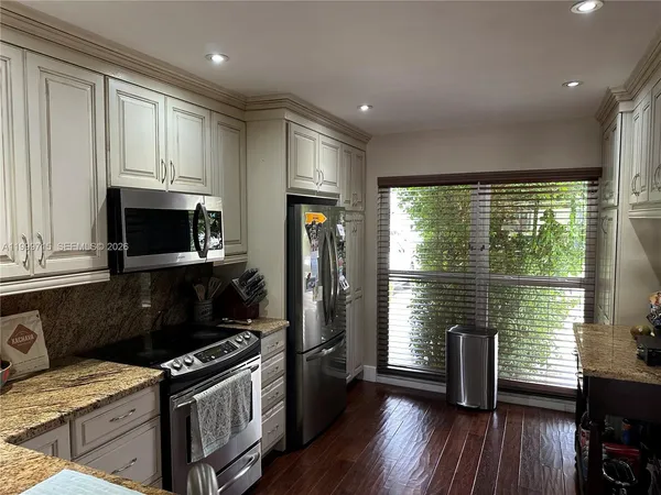 $4,800 | 925 Northeast 26th Avenue, Unit 925, Hallandale Beach, FL 33009