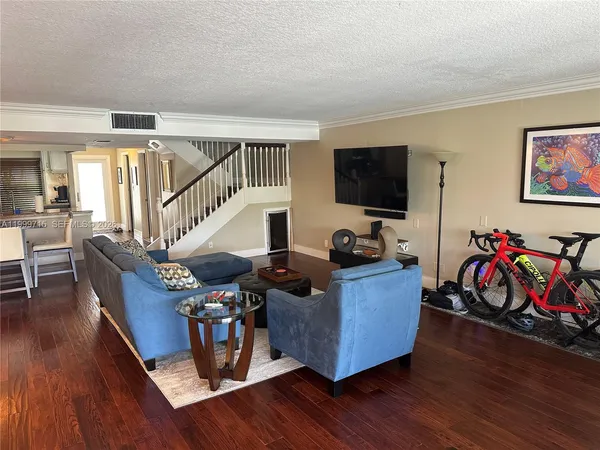 $4,800 | 925 Northeast 26th Avenue, Unit 925, Hallandale Beach, FL 33009