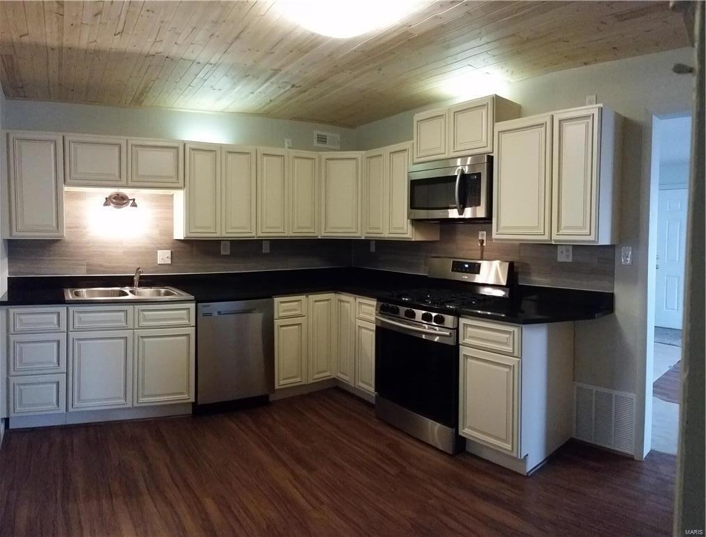 3708 Ashby Road St. Ann, MO 63074 - Photo 4 of 16 Gallery Image 4