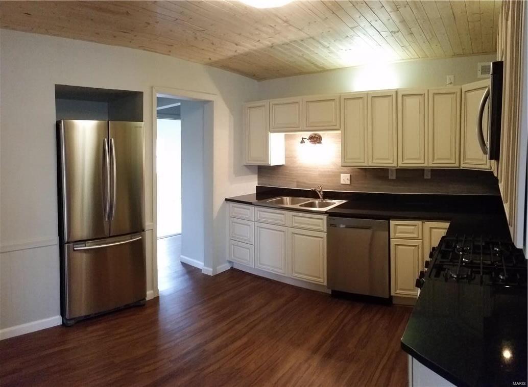3708 Ashby Road St. Ann, MO 63074 - Photo 5 of 16 Gallery Image 5