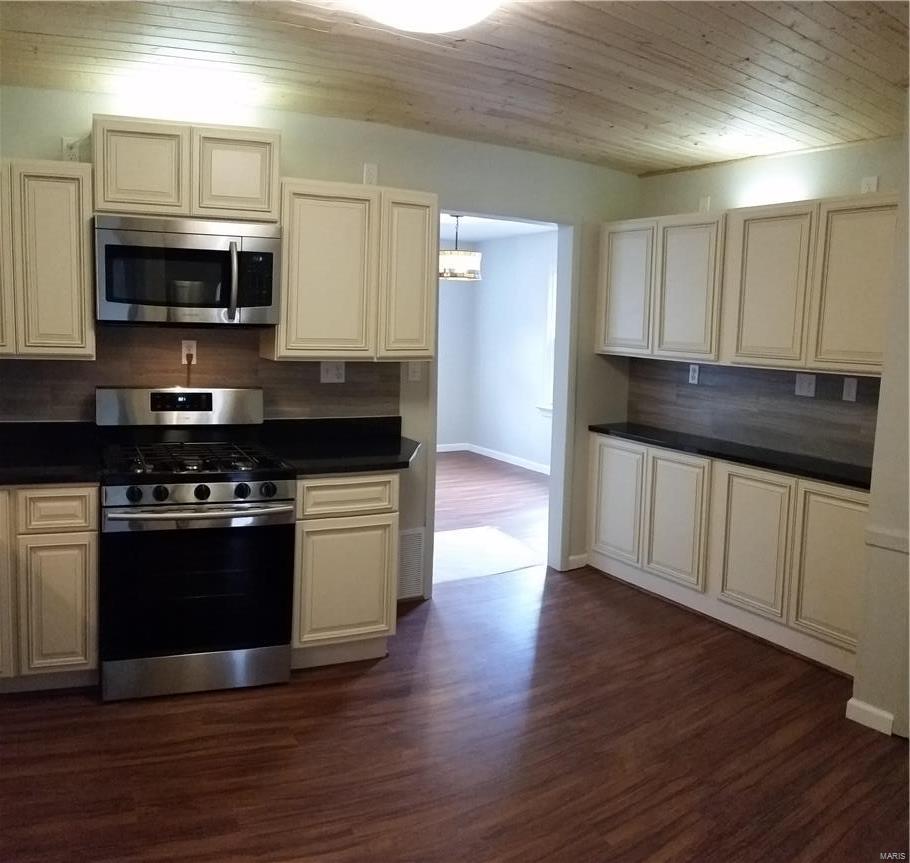 3708 Ashby Road St. Ann, MO 63074 - Photo 6 of 16 Gallery Image 6