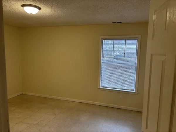 $650 | 643 McWhirter Avenue, Memphis, TN 38127