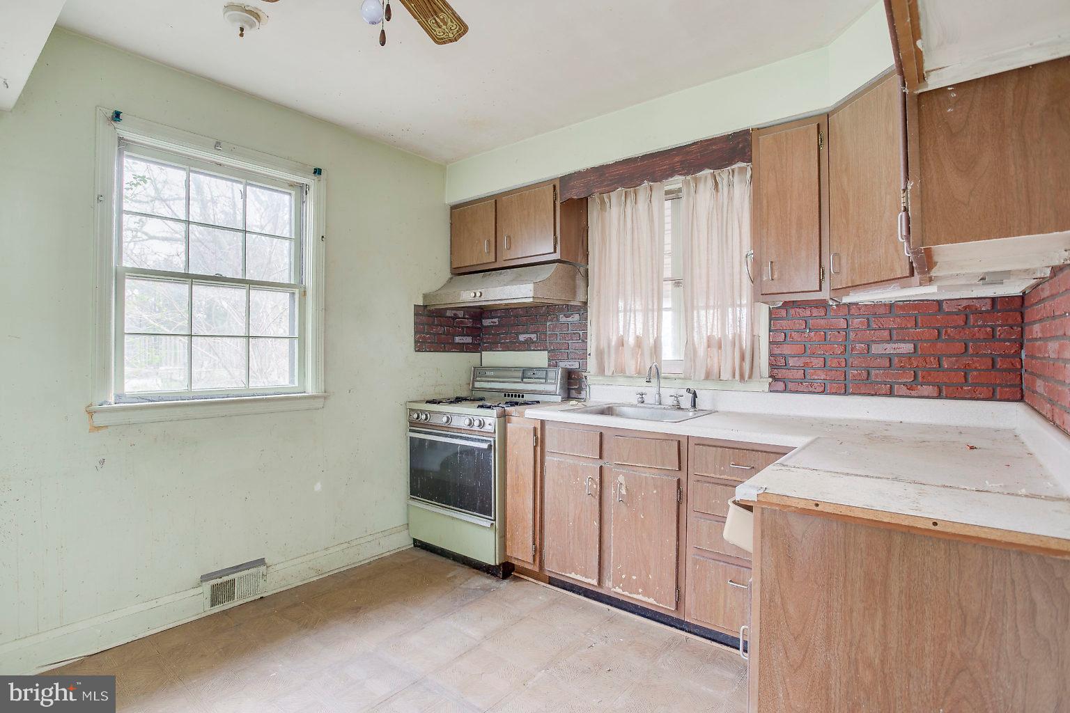 6616 Loch Hill Road Baltimore, MD 21239 - Photo 8 of 19 Gallery Image 8