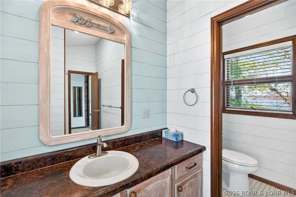 $549,500 | 176 Kansas City Way, Sunrise Beach, MO 65079