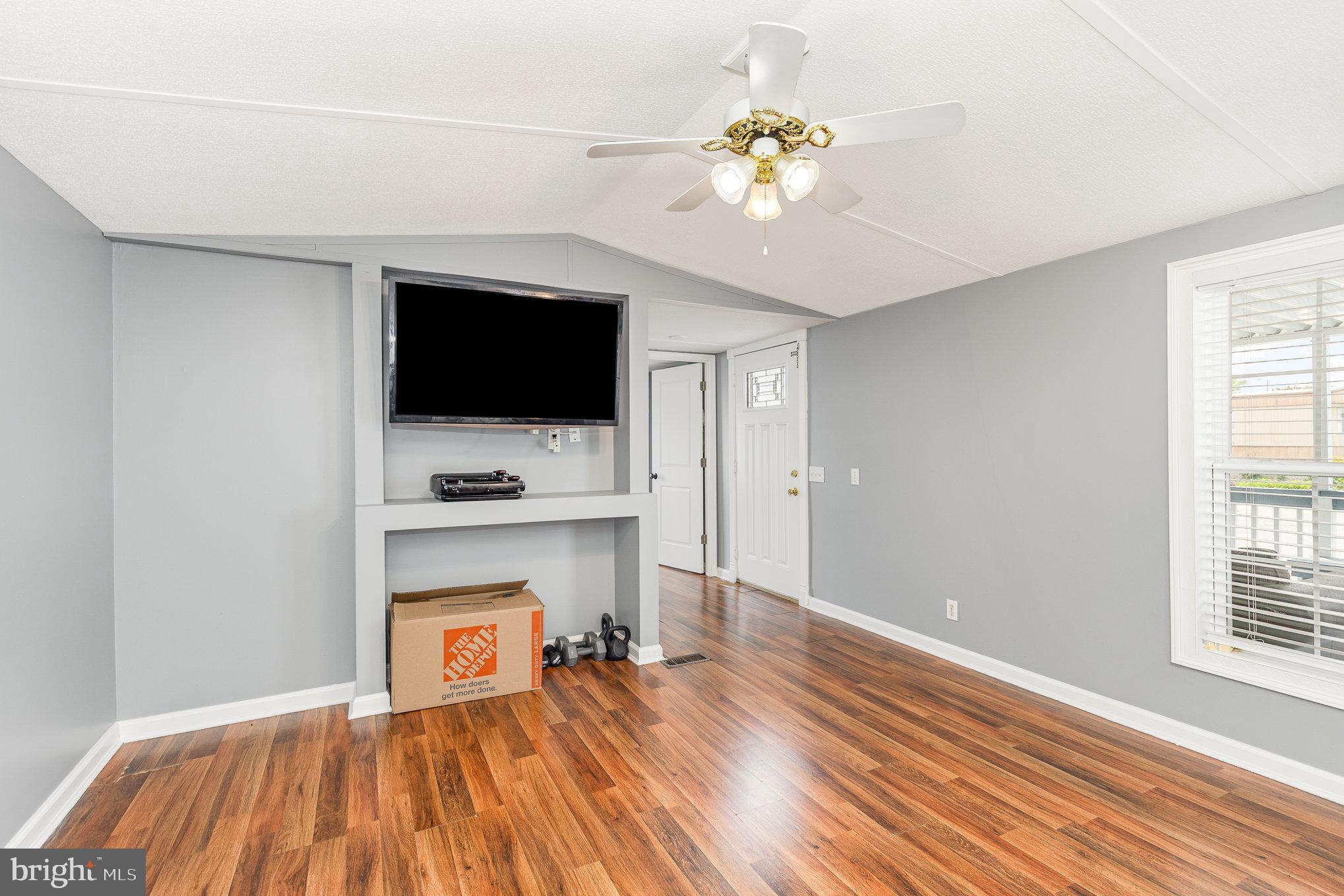 29 Renee Road Stafford, VA 22556 - Photo 6 of 24 a view of livingroom with kitchen and furniture