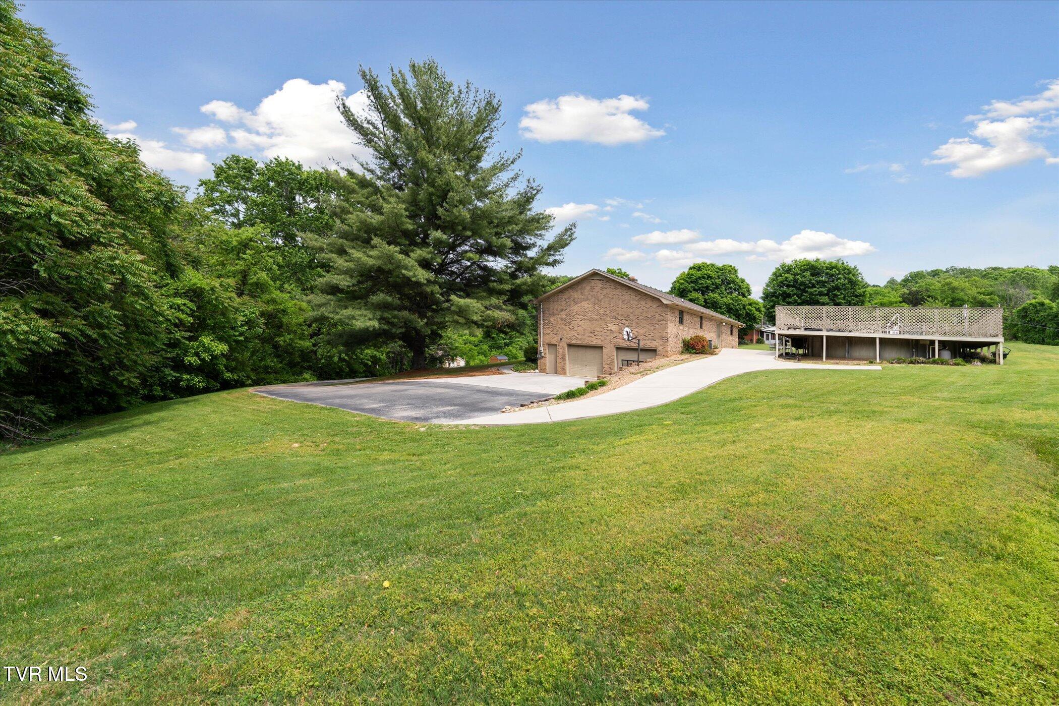 3263 Cherokee Drive Morristown, TN 37814 - Photo 11 of 69 67-3263-Cherokee-Dr-Morristown-TN-Window