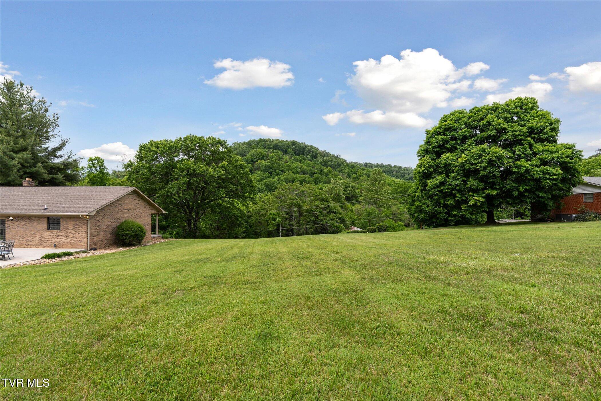 3263 Cherokee Drive Morristown, TN 37814 - Photo 14 of 69 70-3263-Cherokee-Dr-Morristown-TN-Window