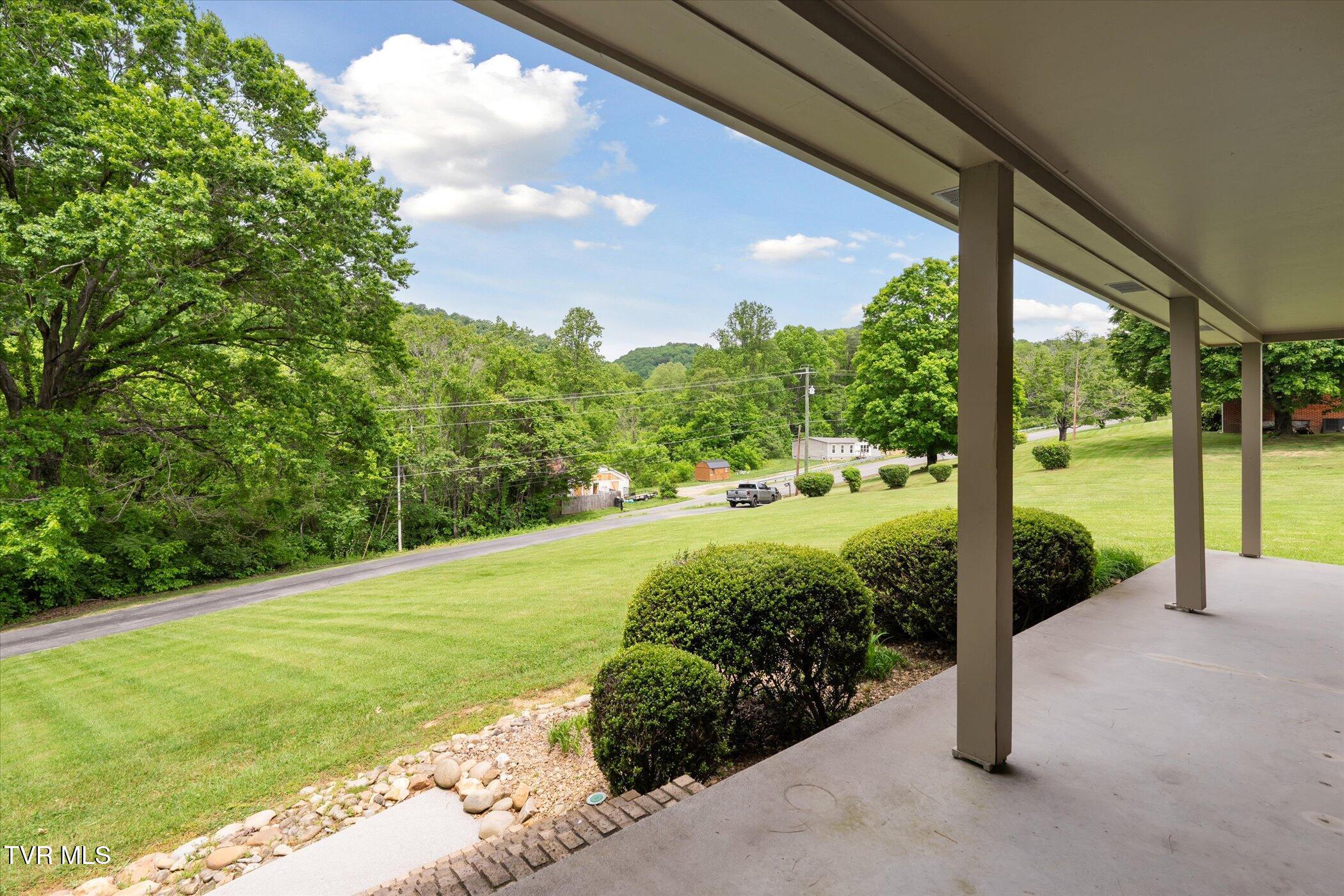 3263 Cherokee Drive Morristown, TN 37814 - Photo 17 of 69 08-3263-Cherokee-Dr-Morristown-TN-Window