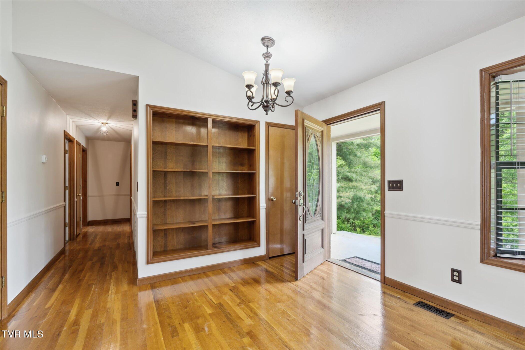 3263 Cherokee Drive Morristown, TN 37814 - Photo 18 of 69 10-3263-Cherokee-Dr-Morristown-TN-Window