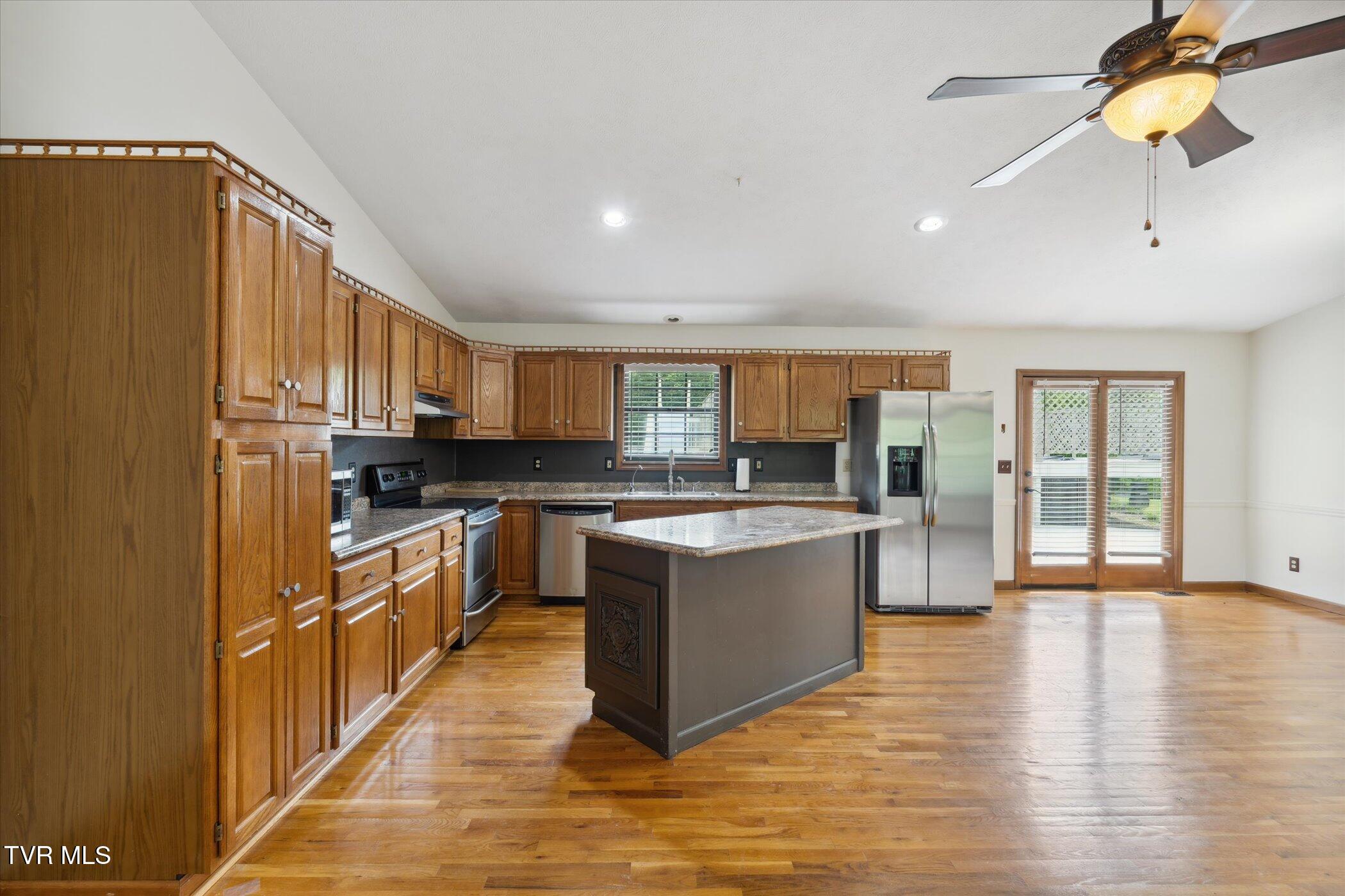 3263 Cherokee Drive Morristown, TN 37814 - Photo 28 of 69 20-3263-Cherokee-Dr-Morristown-TN-Window