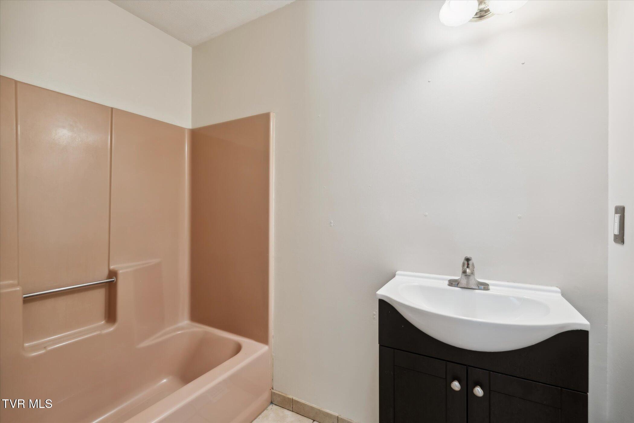 3263 Cherokee Drive Morristown, TN 37814 - Photo 55 of 69 46-3263-Cherokee-Dr-Morristown-TN-Window