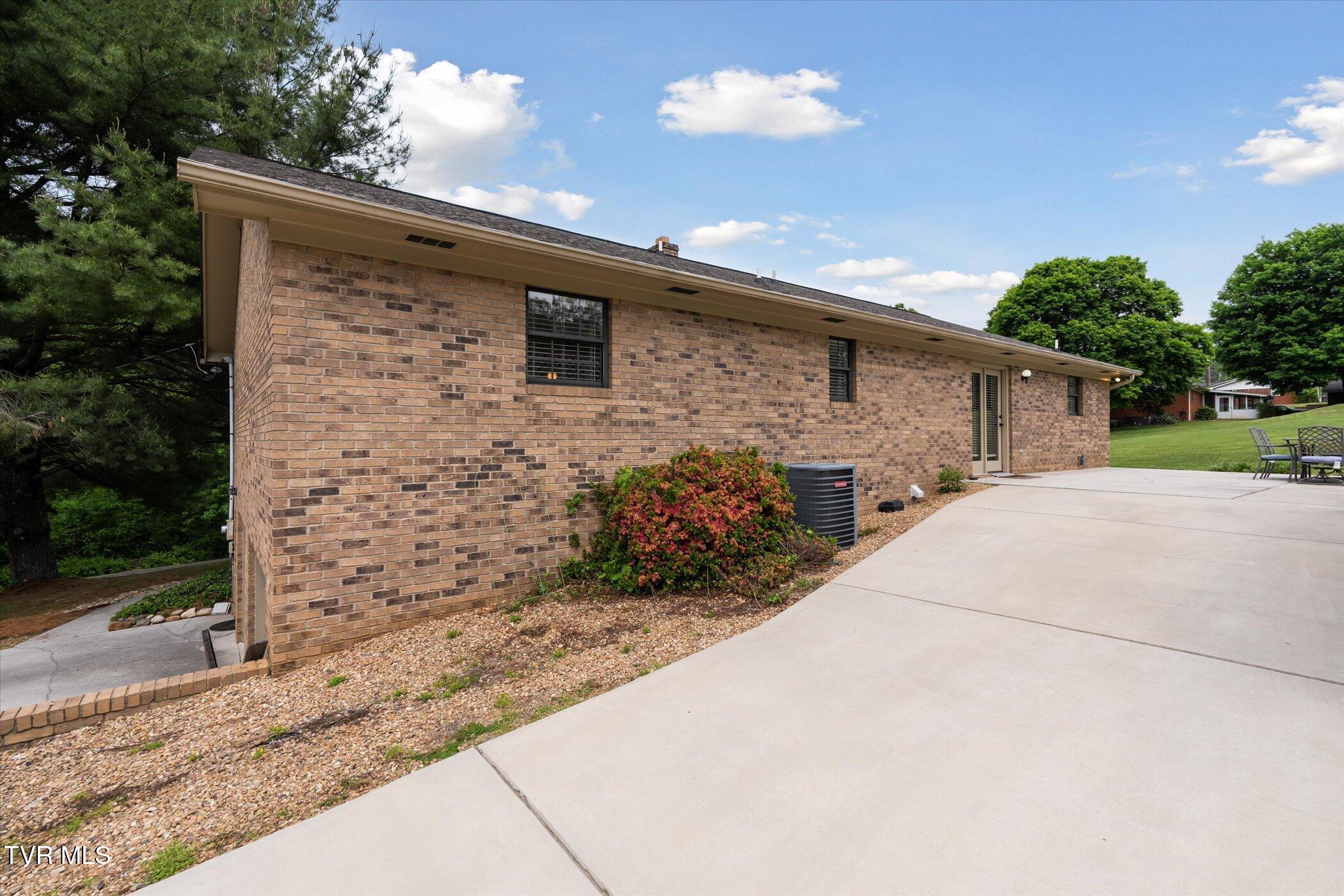 3263 Cherokee Drive Morristown, TN 37814 - Photo 66 of 69 58-3263-Cherokee-Dr-Morristown-TN-Window