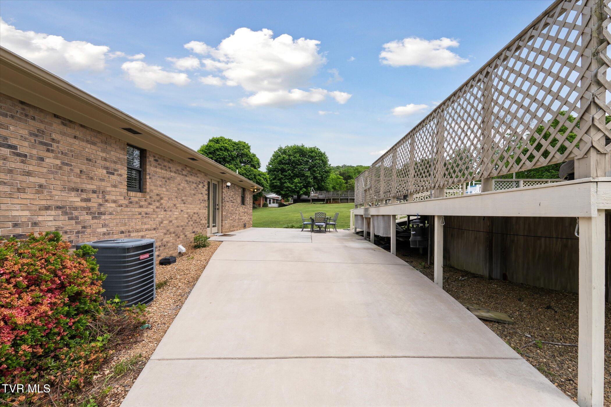 3263 Cherokee Drive Morristown, TN 37814 - Photo 67 of 69 59-3263-Cherokee-Dr-Morristown-TN-Window