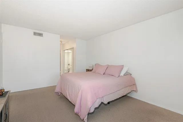 $1,950 | 100 Lakeview Drive, Unit 206, Weston, FL 33326