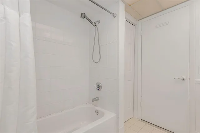 $1,950 | 100 Lakeview Drive, Unit 206, Weston, FL 33326