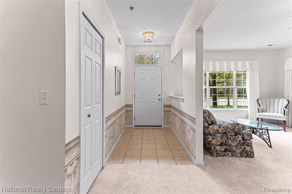 1637 Deepwood Circle Rochester, MI 48307 - Photo 4 of 34