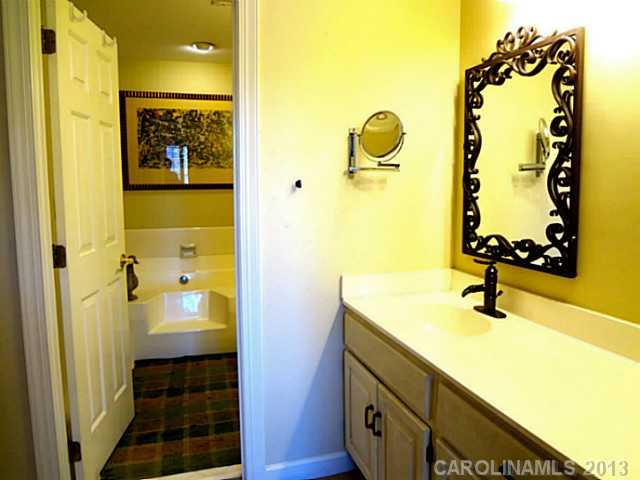 2827 Sharon View Road, Unit 2827 Charlotte, NC 28210 - Photo 11 of 16 Gallery Image 11