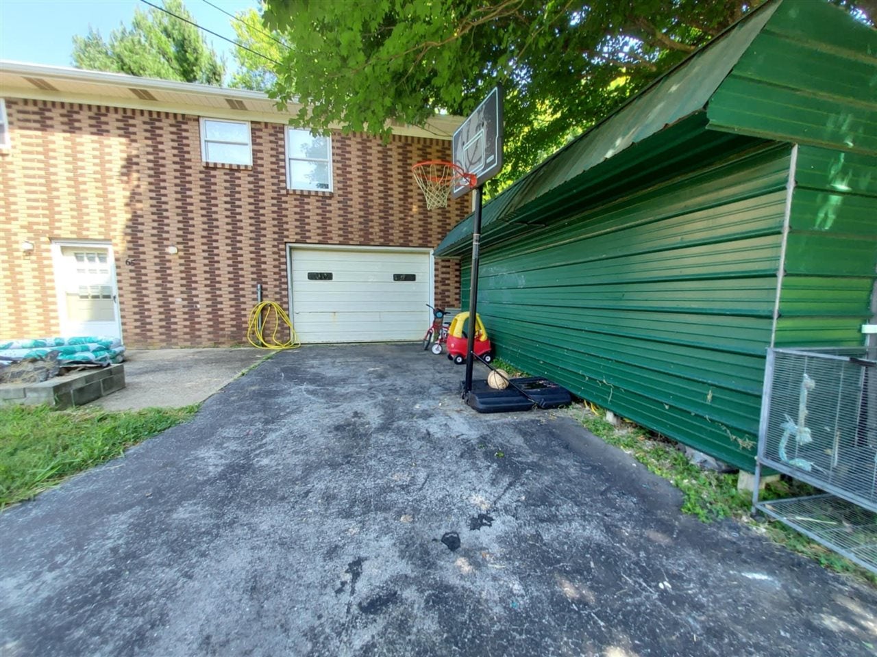 65 Lick Branch Road Glasgow, KY 42141 - Photo 9 of 27 Gallery Image 9