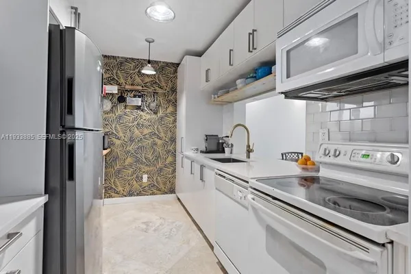 $5,000 | 8888 Collins Avenue, Unit 115, Surfside, FL 33154