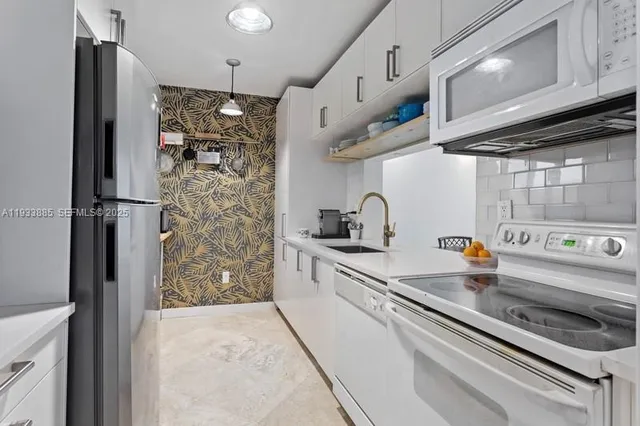 $5,500 | 8888 Collins Avenue, Unit 115, Surfside, FL 33154