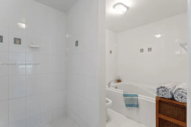 $5,500 | 8888 Collins Avenue, Unit 115, Surfside, FL 33154