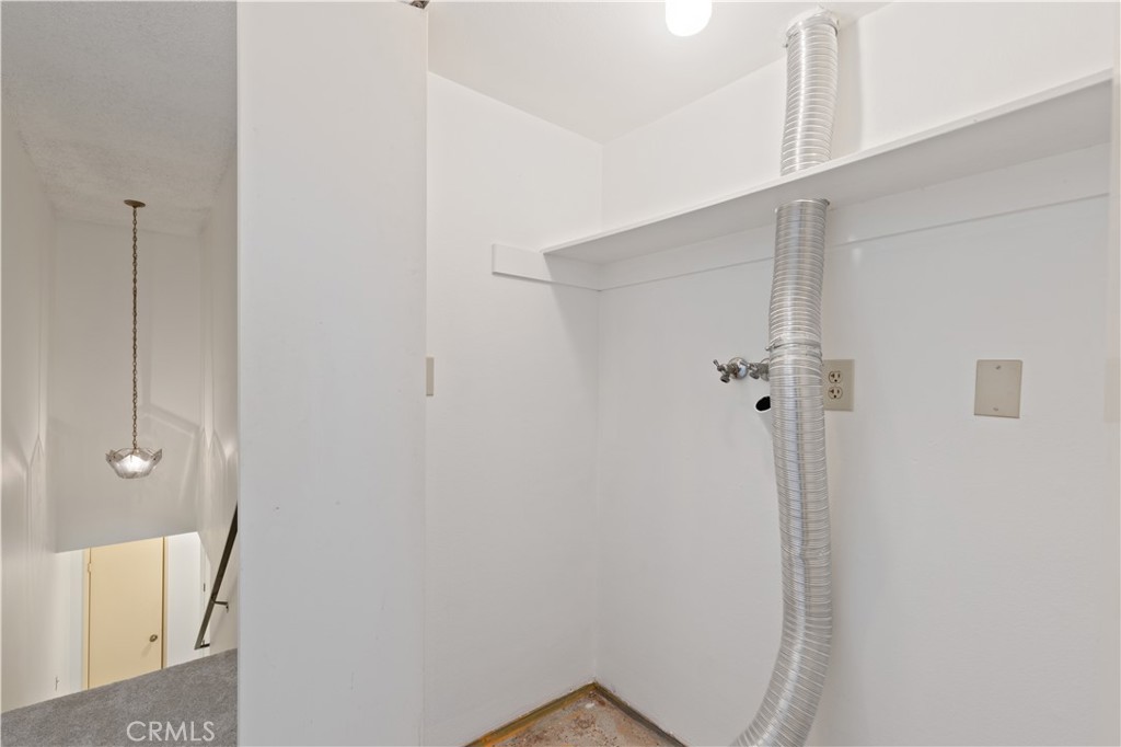 9502 Vía Salerno Burbank, CA 91504 - Photo 13 of 18 a bathroom with a shower