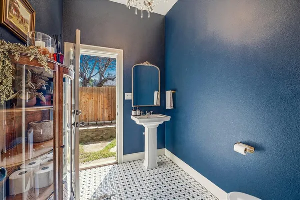 $925,000 | 907 Cherry Street, Graham, TX 76450