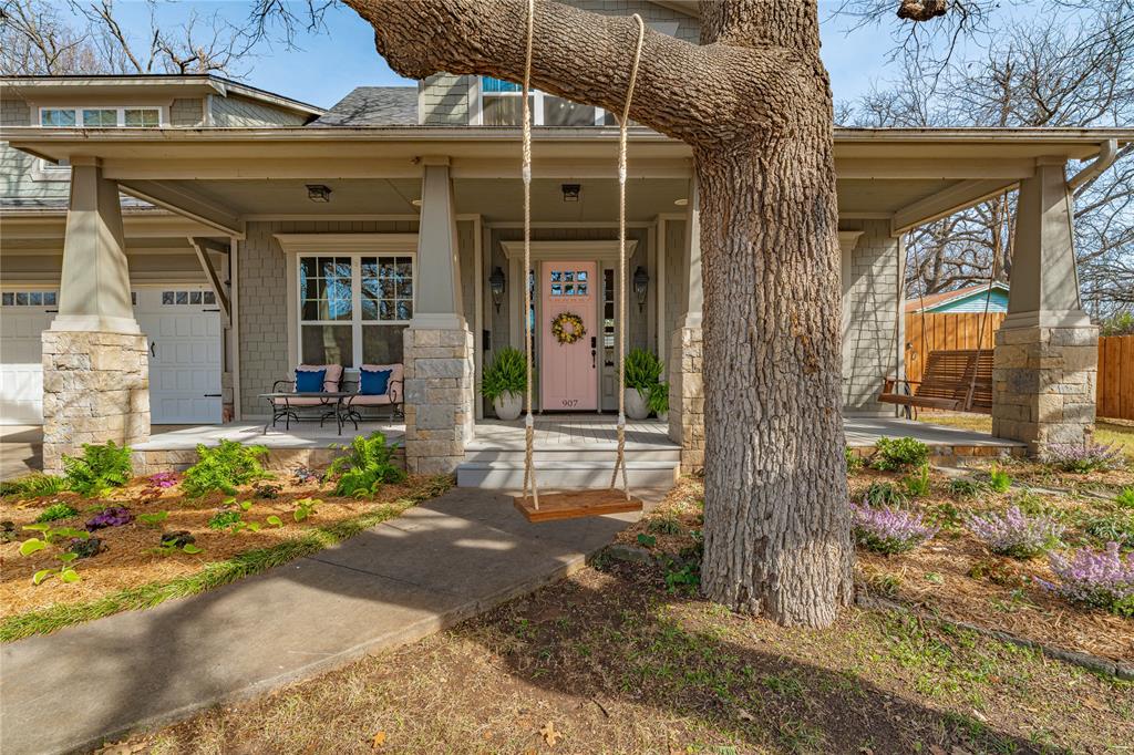 907 Cherry Street Graham, TX 76450 - Photo 2 of 40