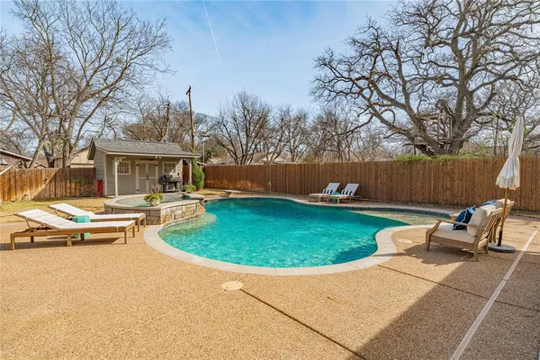 $925,000 | 907 Cherry Street, Graham, TX 76450