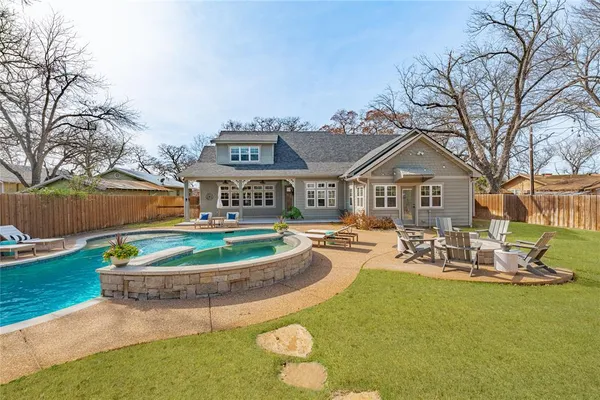 $925,000 | 907 Cherry Street, Graham, TX 76450