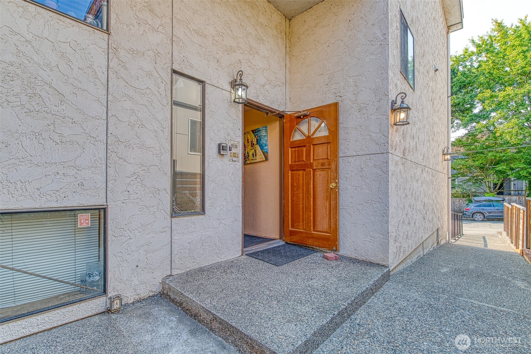 1006 North 43rd Street, Unit 201 Seattle, WA 98103 - Photo 3 of 15