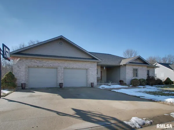 $372,000 | 3314 Wynstone Drive, Quincy, IL 62305